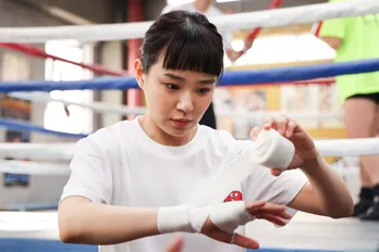 ボクシングにのめり込んでいく奈緒“ほこ美”…まっすぐさが応援したくなる<あのクズを殴ってやりたいんだ>