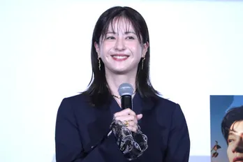 パンツスタイルが美しい…松本若菜、夫からの“モラハラシーン”オフショットに「どこがダメなんだ…」の声<わたしの宝物>