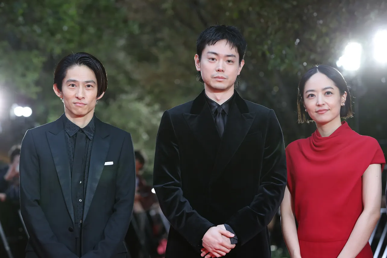 映画「サンセット・サンライズ」から菅田将暉、井上真央、三宅健、岸善幸監督が「第37回東京国際映画祭」のレッドカーペットに登場