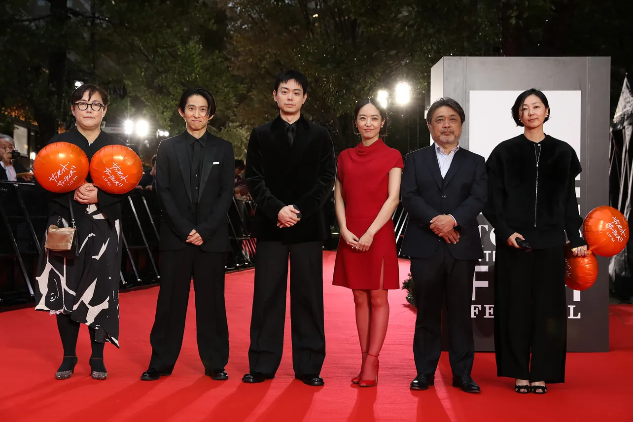 菅田将暉、井上真央、三宅健、岸善幸監督らが「第37回東京国際映画祭」のレッドカーペットに登場