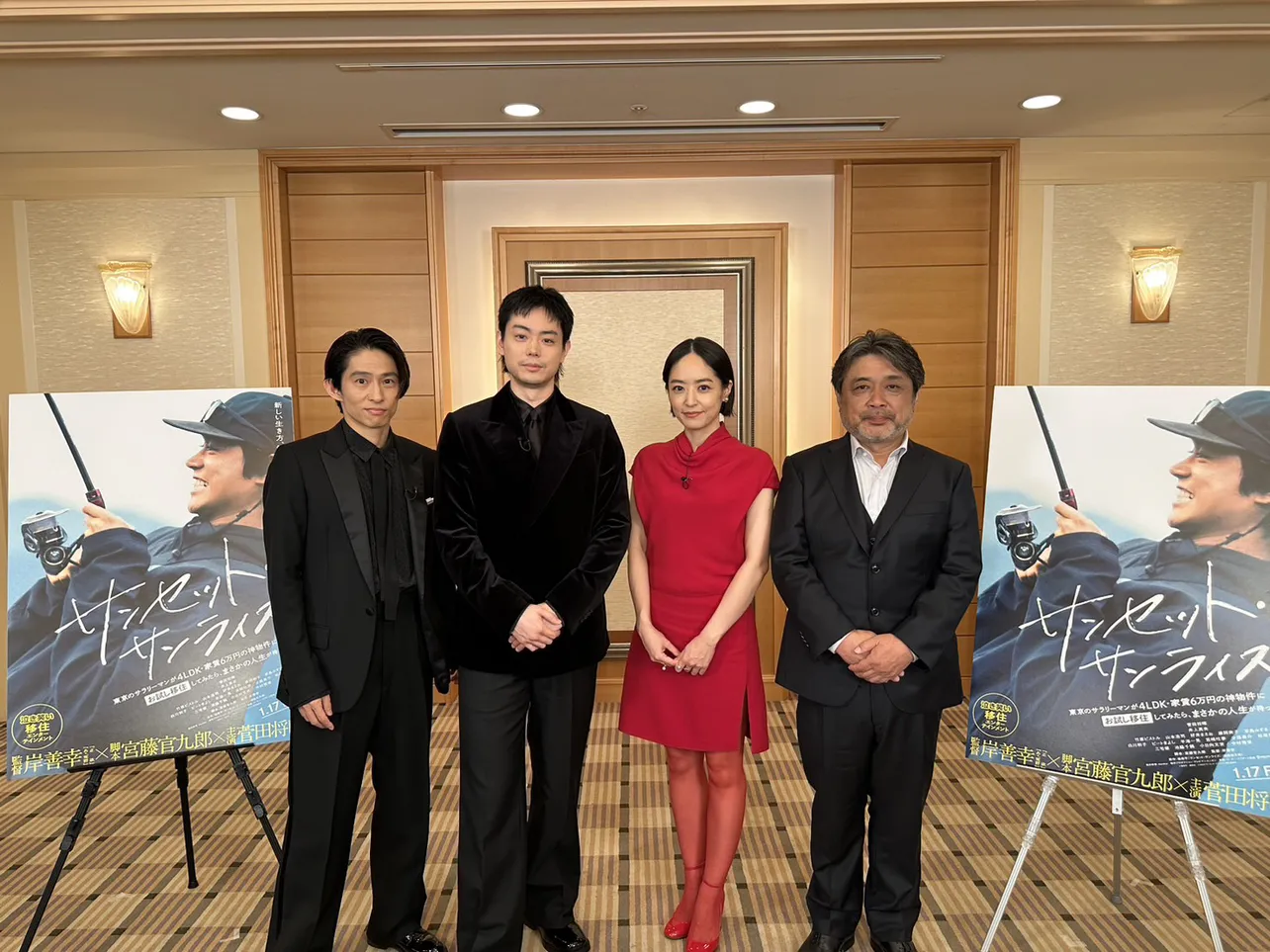 「第37回東京国際映画祭」のレッドカーペットに登場した菅田将暉、井上真央、三宅健、岸善幸監督