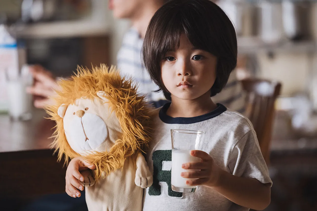 【写真】尾野真千子“愛生”のニュースを知りぼうぜんと立ち尽くす佐藤大空“ライオン”