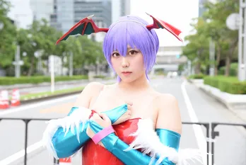 「ヴァンパイア」リリスに扮する女子大学生コスプレイヤー「光沢とフィット感にこだわり“妖艶さ”を演出」<TGS2024>