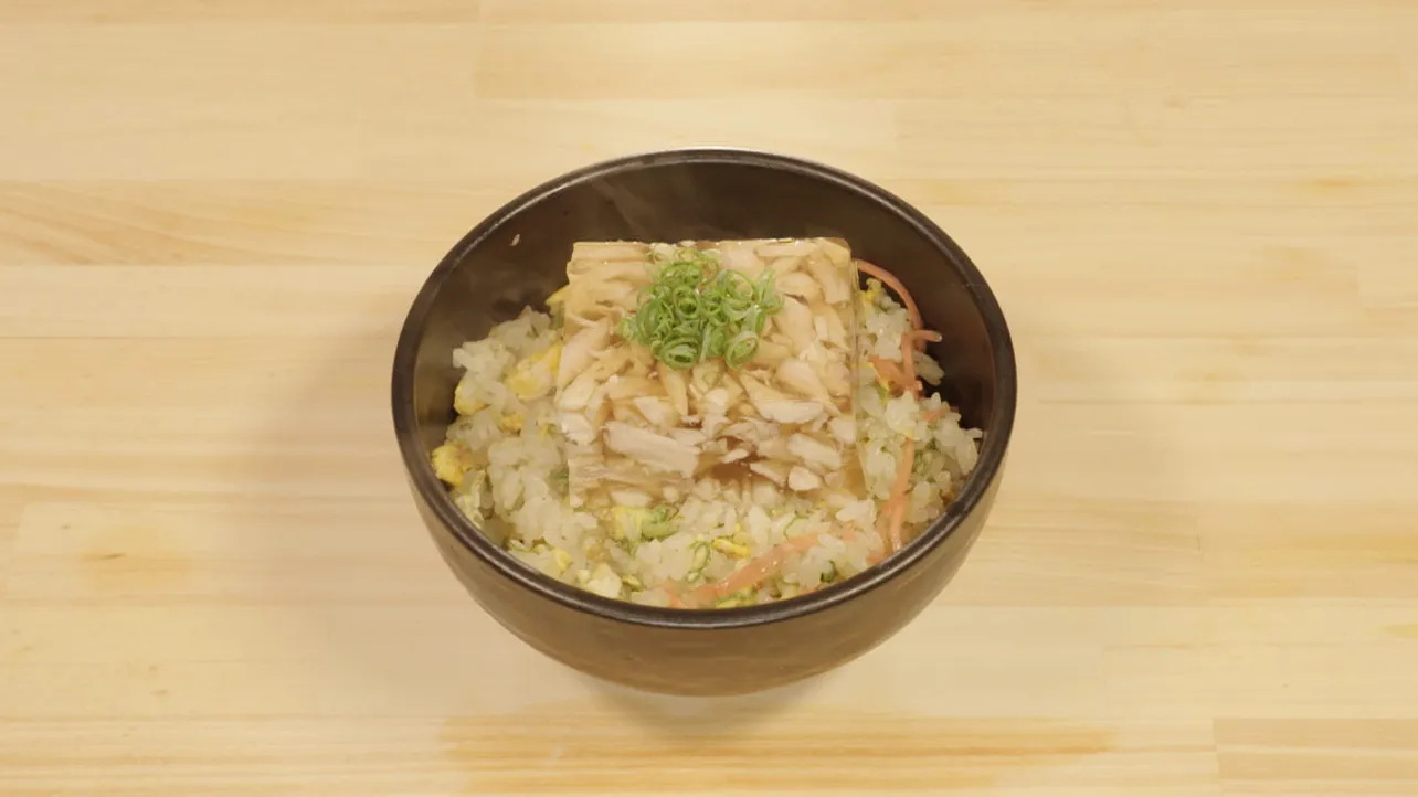 「おっちゃんキッチン」第9話より＜本日のおまかせ＞手羽先の煮こごり焼き飯丼