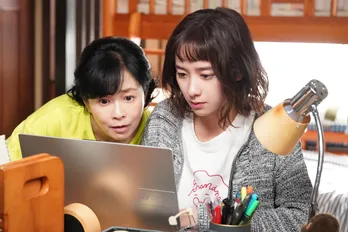 堀田真由“涼”、超恋愛体質な母・坂井真紀“満美”にツッコミを入れる姿にヒヤヒヤ＜若草物語＞