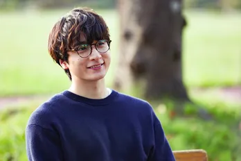 小関裕太、初の“火ドラ”で理想のシゴデキ上司を好演 現場は「奈緒ちゃんの温厚さや穏やかさ、安心感みたいなものが充満している」<あのクズ>