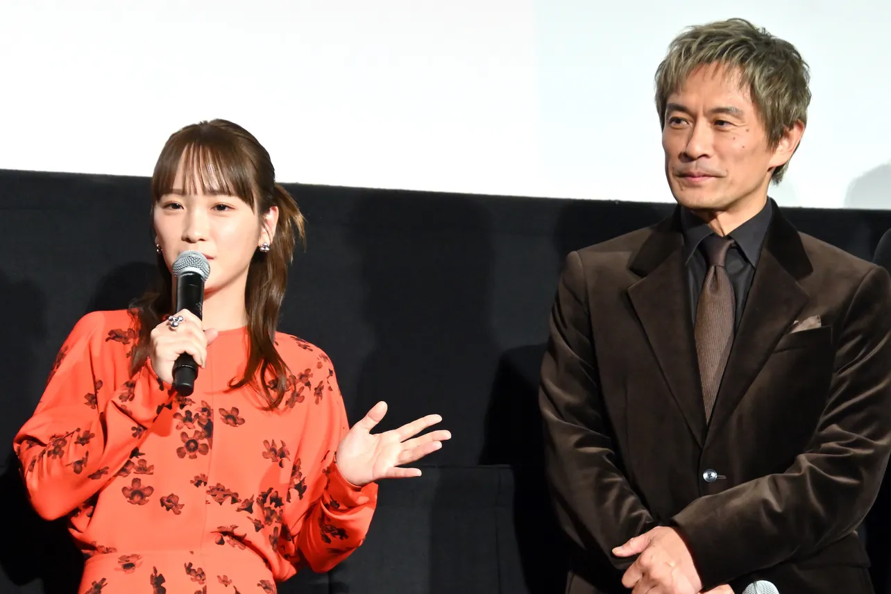 映画「アングリースクワッド　公務員と7人の詐欺師」完成披露上映会より