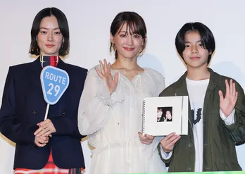 綾瀬はるか、喫煙シーンの演技を市川実日子に相談「指導してもらいながら『それ不自然じゃない?』みたいな(笑)」