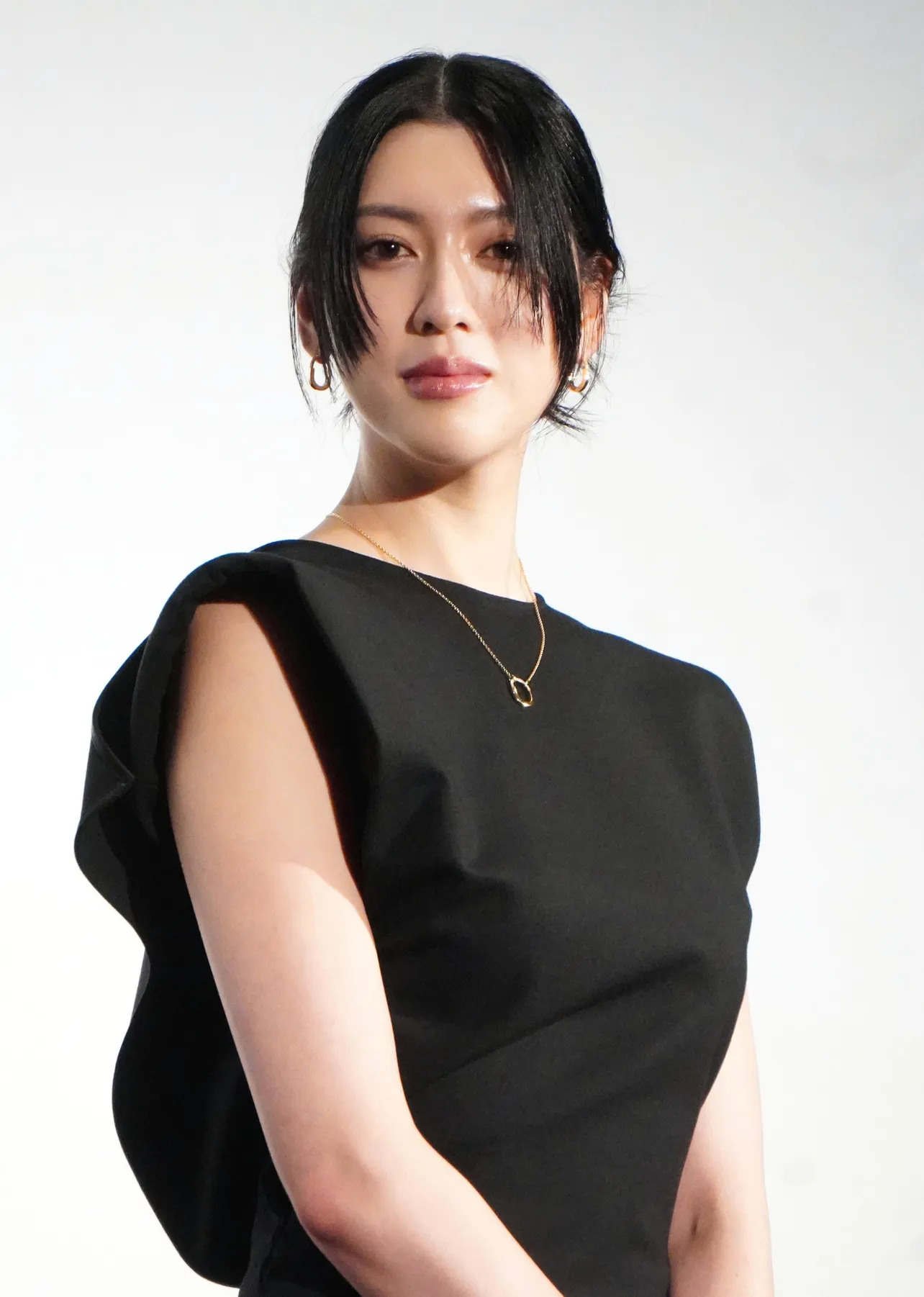 三吉彩花