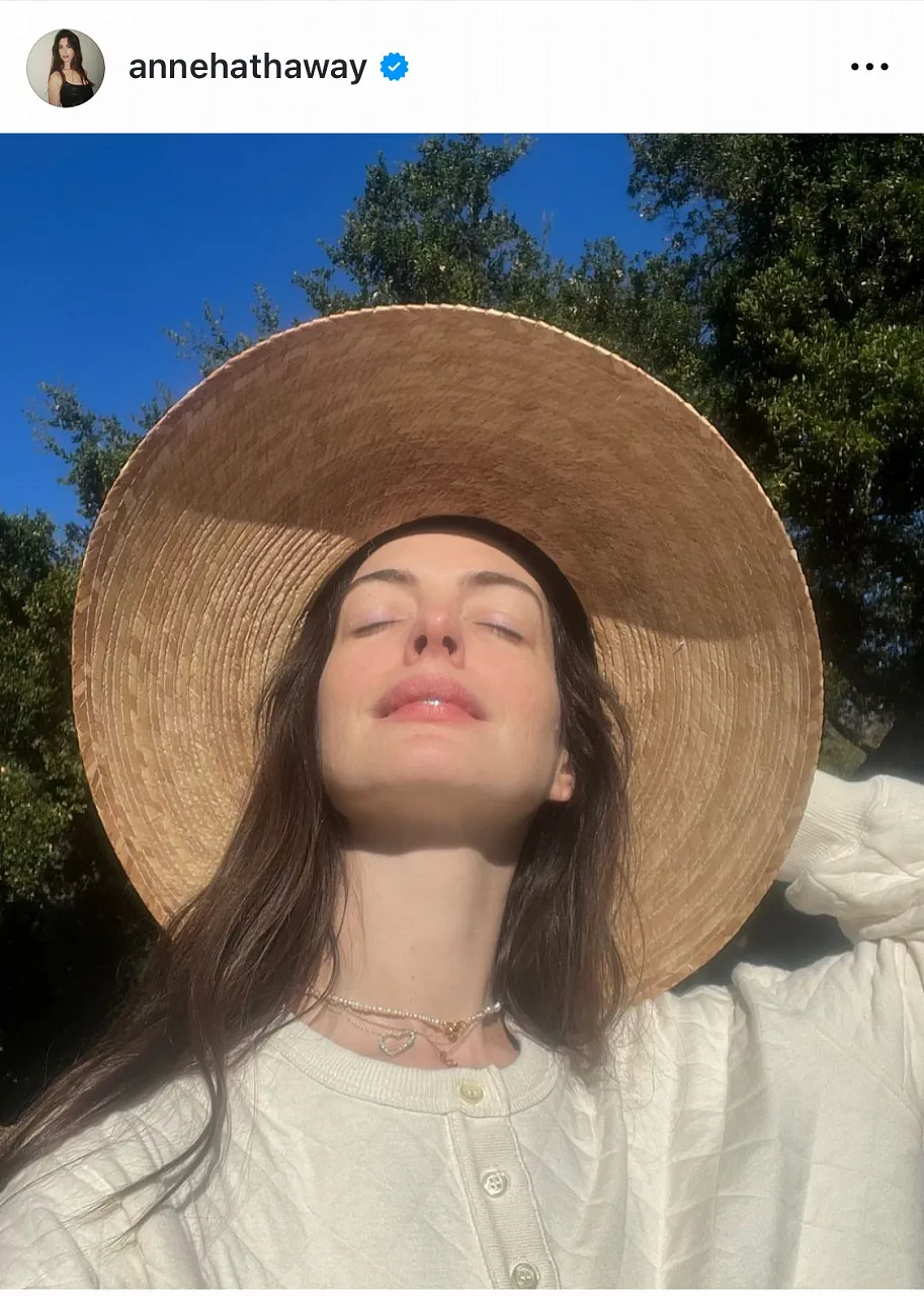 ※画像はアン・ハサウェイ公式Instagram(annehathaway)より