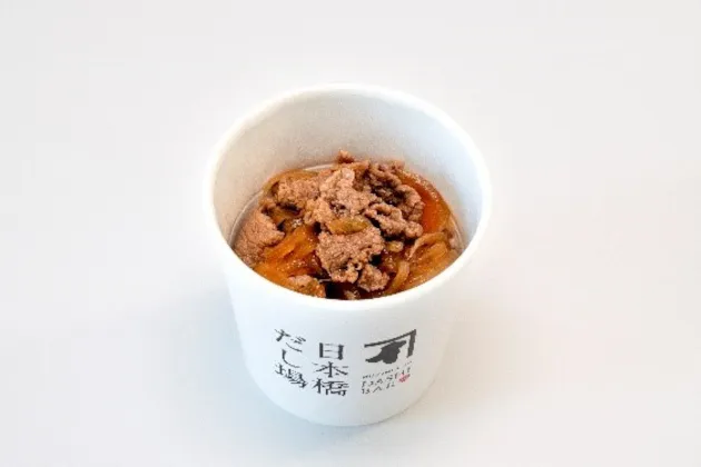 【写真】「めんつゆひとり飯２」のレシピを再現、「つゆの素ゴールド」を使用した牛丼