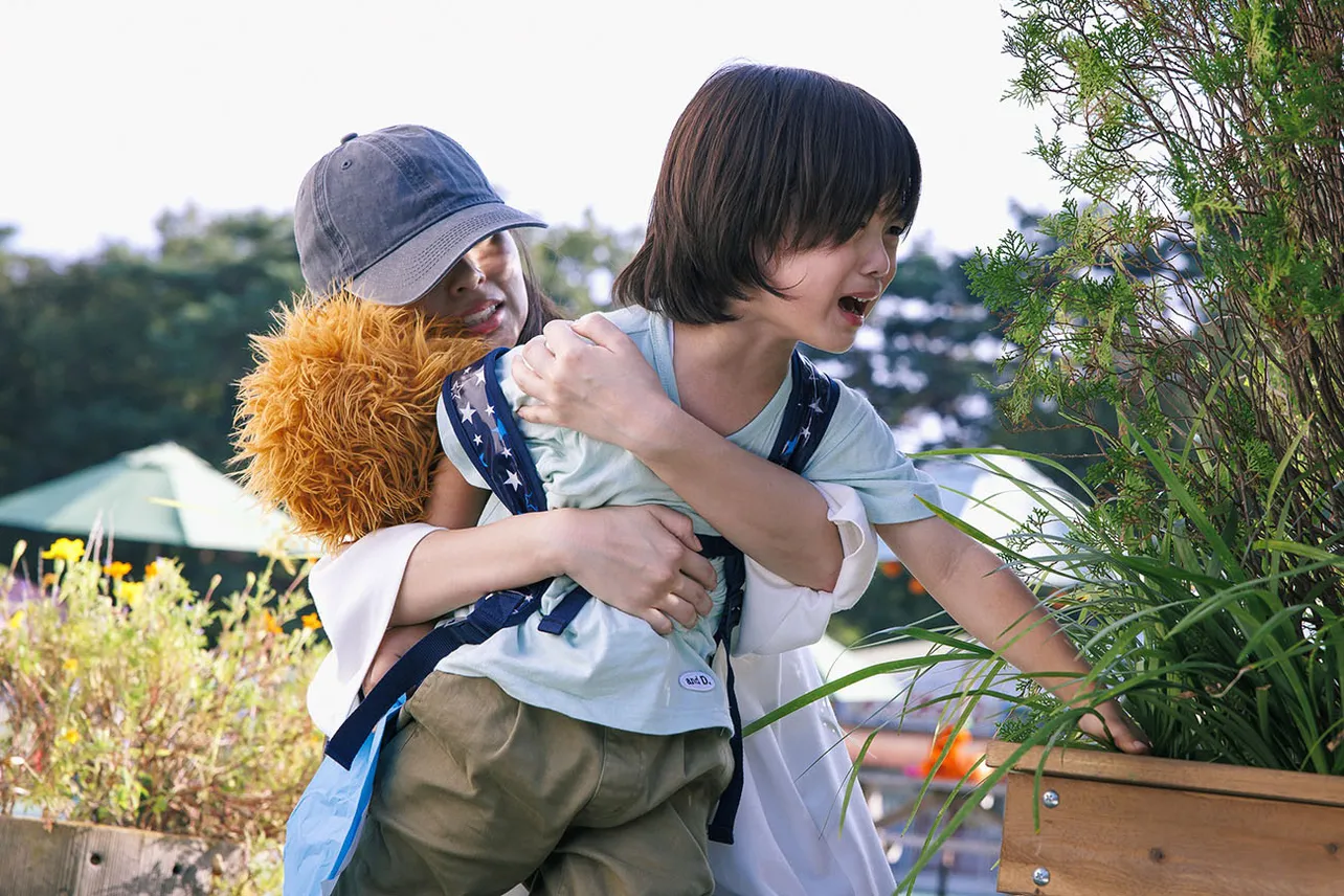 【写真】泣き叫ぶ佐藤大空“ライオン”を抑え込む齋藤飛鳥“美央”