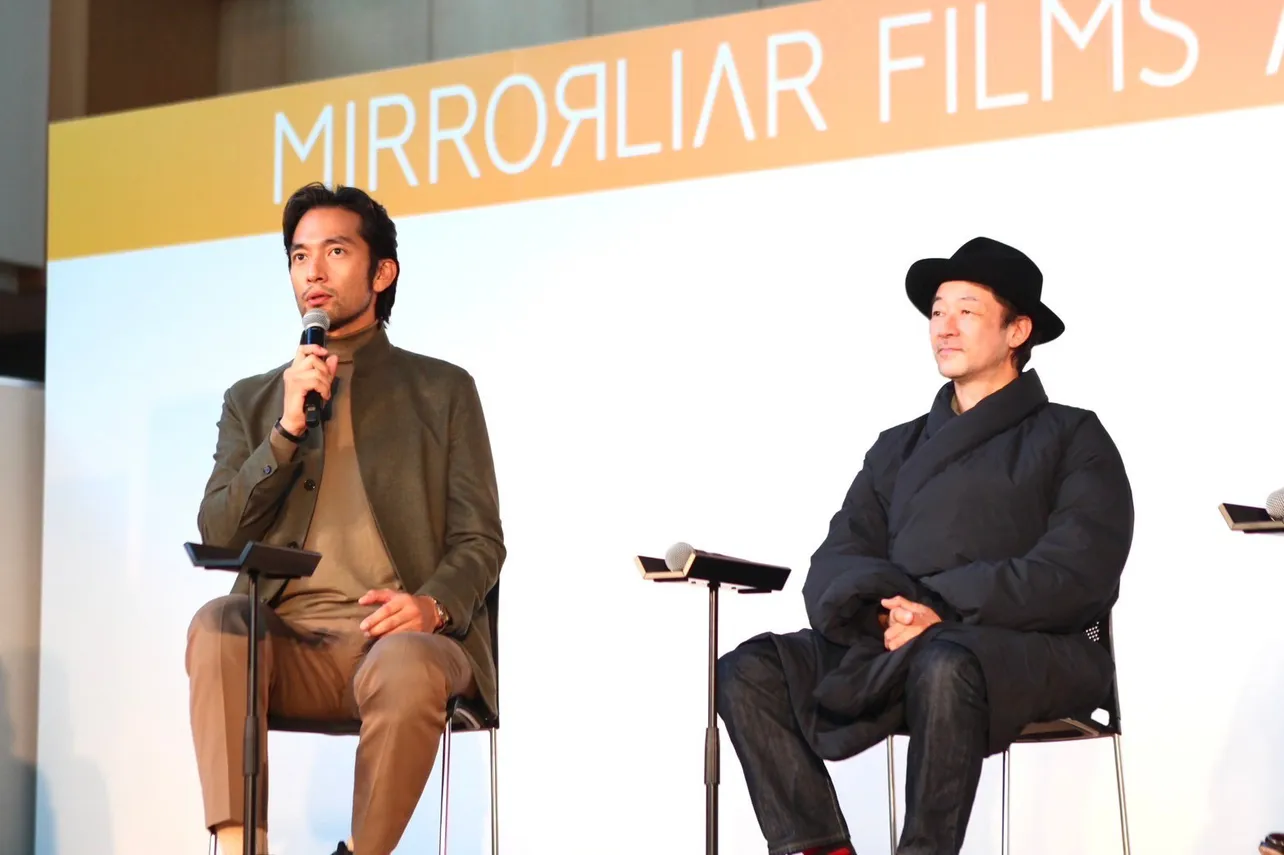 秋田拠点センターALVEで行われた「MIRRORLIAR FILMS AKITA文化祭」に阿部進之介、山田孝之、小栗旬、浅野忠信らが登壇