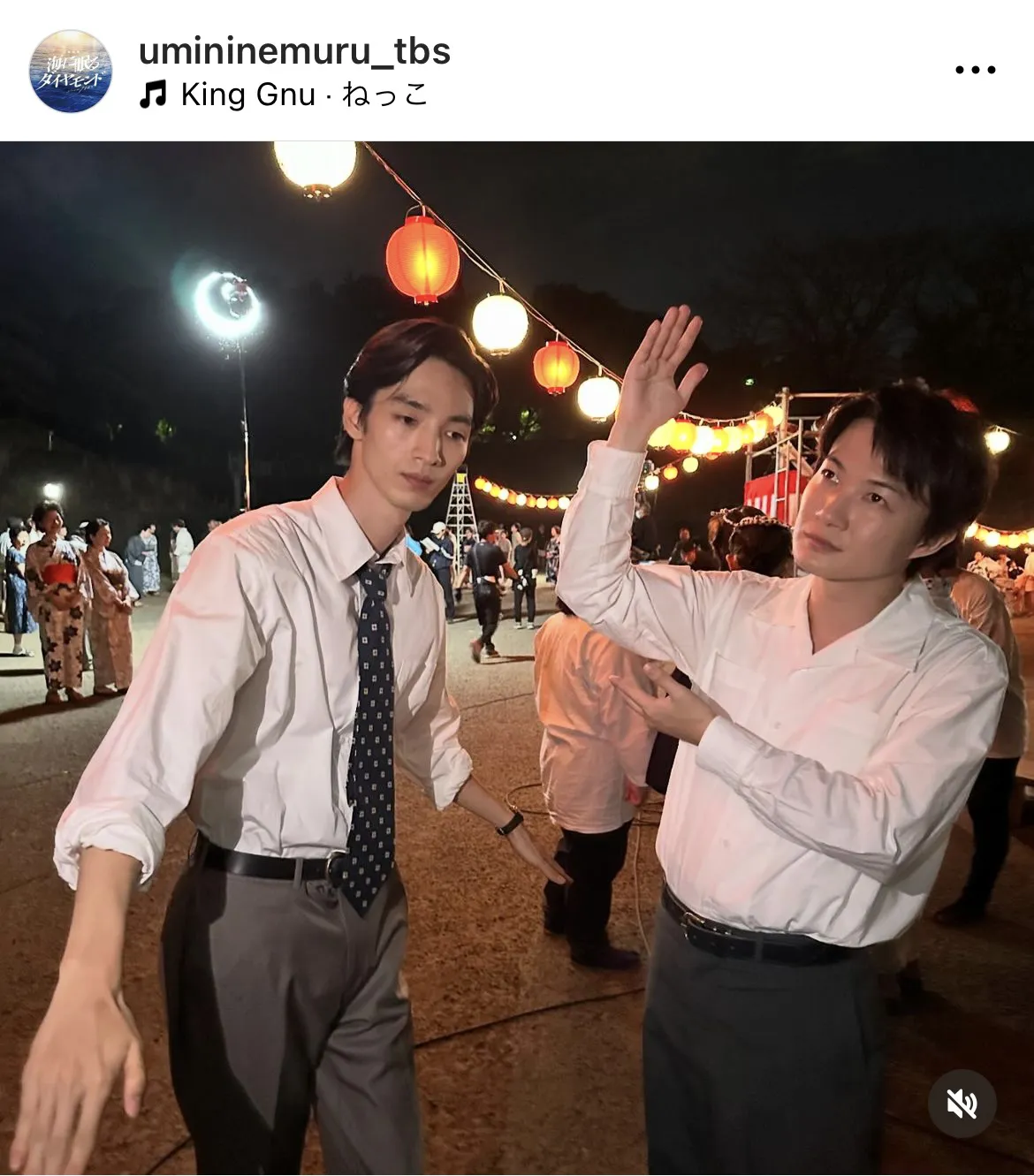 【写真】神木隆之介＆清水尋也、少しシュールな表情とポーズで魅せるお祭りショット