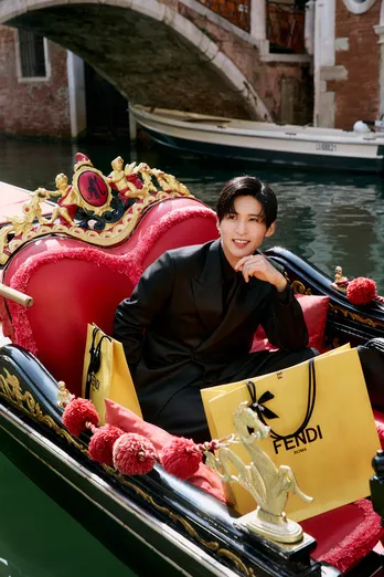 Snow Man目黒蓮がヴェネチアの街を巡るFENDIスペシャルムービー配信　ゴンドラやヴェネチアンマスクを楽しむ姿も