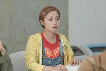 橋本環奈“結”らのもとへ仲里依紗“歩”が現れる…そして歩は親友・真紀のお墓参りへ<来週のおむすび>