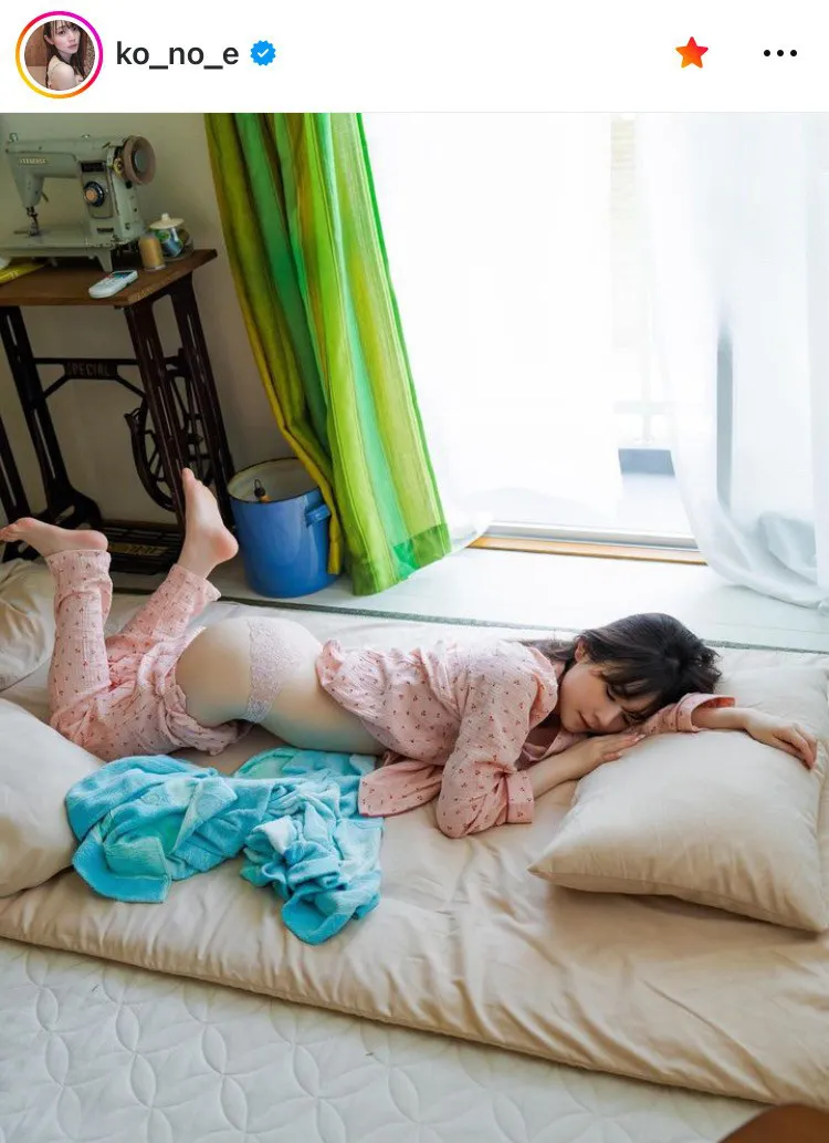 【写真】履いていないかと錯覚する…近衛りこ、ぴったりフィットした生ヒップ丸出しの姿