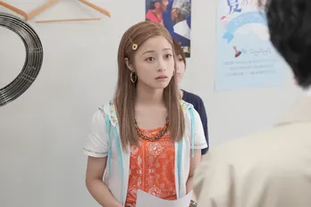 <明日のおむすび>橋本環奈“結”、新納慎也“若林”から協力を頼まれ「こども防災訓練」の手伝いをする