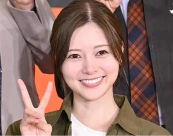 白石麻衣、オクラの成長を喜ぶ無邪気なスマイルショットに「オクラもきっと喜んでる」の声<オクラ>