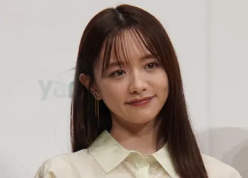 森香澄、黒と白がミルフィーユ状のゴスロリ姿を披露し「お人形さんみたい」「めちゃんこかわいい」と反響