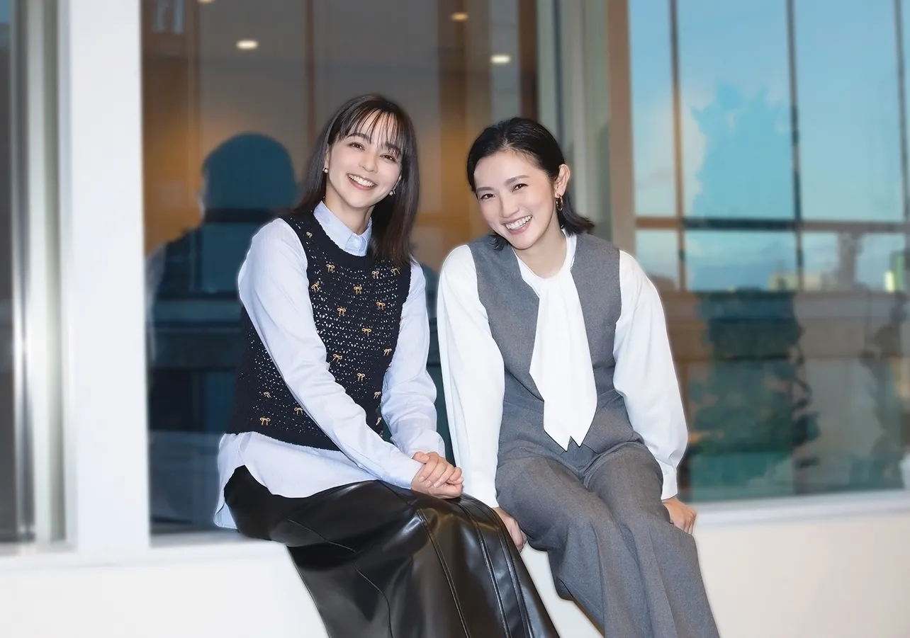 星野真里と加藤ローサ(写真右から)