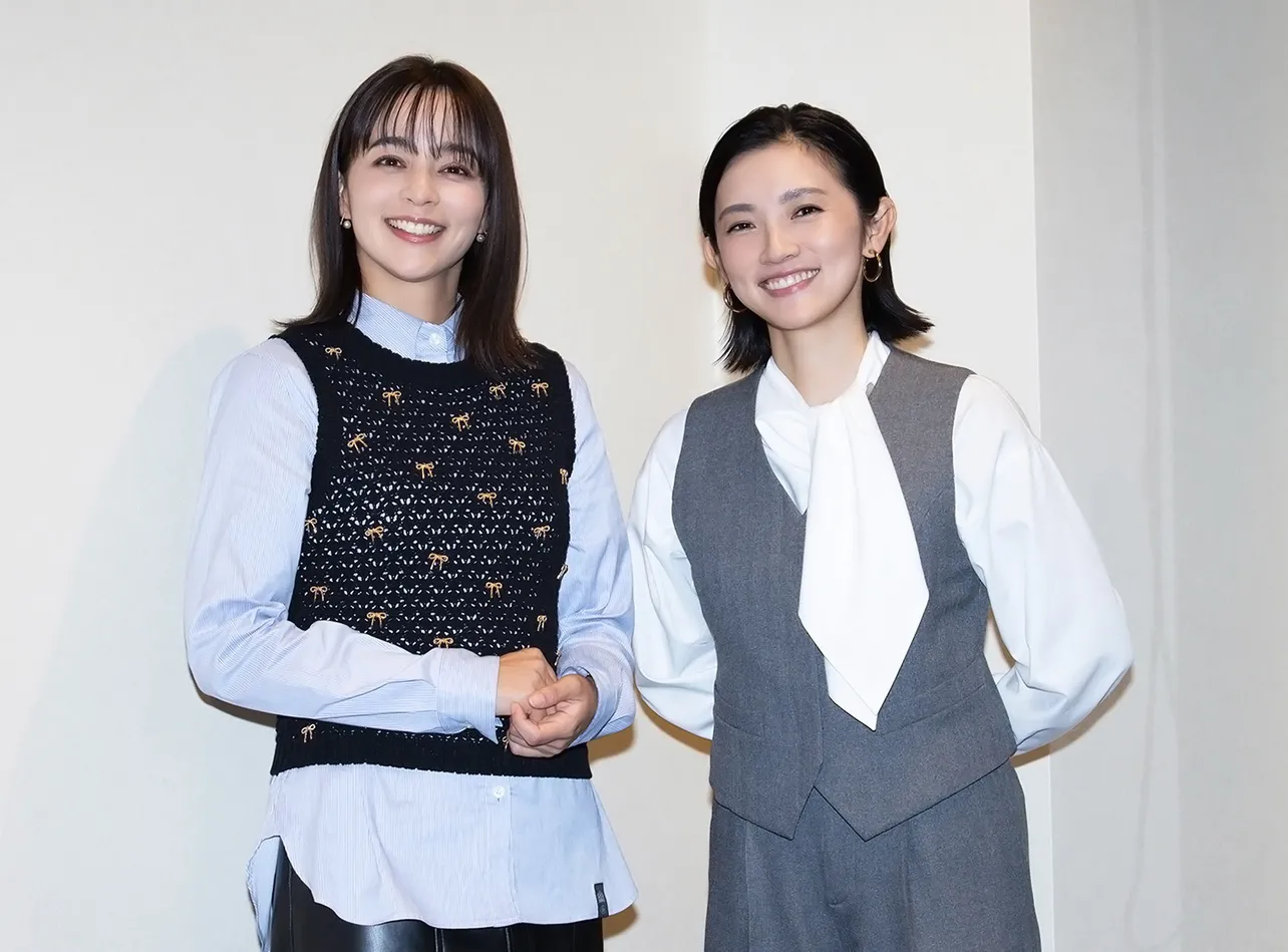 星野真里と加藤ローサ(写真右から)