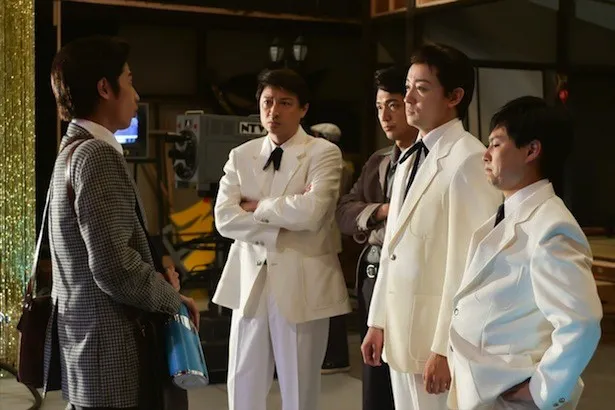 第5話では、小松がクレージーキャッツのメンバーの前でネタを披露する場面も