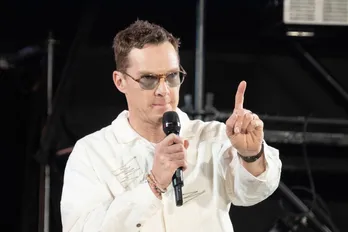 ベネディクト・カンバーバッチ、「アベンジャーズ/エンドゲーム」での“1400万605分の1”のサインを再現<東京コミコン2024>