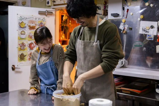 (左から)伊藤沙莉、斎藤工