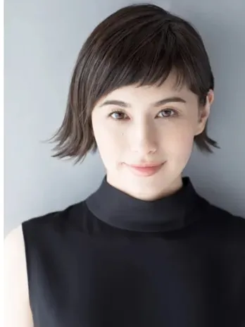 ホラン千秋、本当の先生のような優し気なスマイルショットに「ナチュラルな演技がとっても好き」の声＜放課後カルテ＞