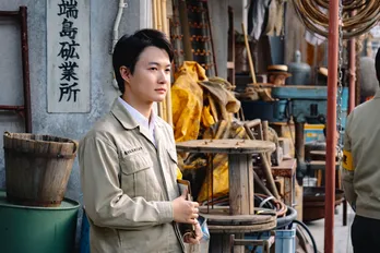 端島が活気を失う中、神木隆之介“鉄平”と杉咲花“朝子”は人目をはばかりながらデートに出かける＜海に眠るダイヤモンド＞