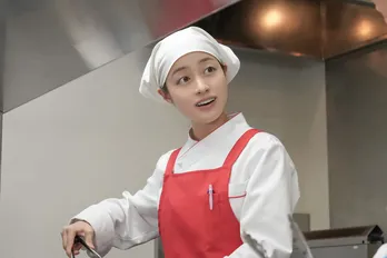 <明日のおむすび>橋本環奈“結”、食堂の日替わりメニューを必死に考える