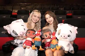 <モアナと伝説の海2>ゆきぽよ&ゆみちぃ姉妹がモアナの“南国ましまし”な世界観を楽しむ、4D上映体験映像が公開