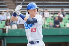 <バントマン 最終回>鈴木伸之“大翔”は、坂東彌十郎“櫻田”から13番目のプロ野球球団の主力としてオファーを受けるが回答を保留する