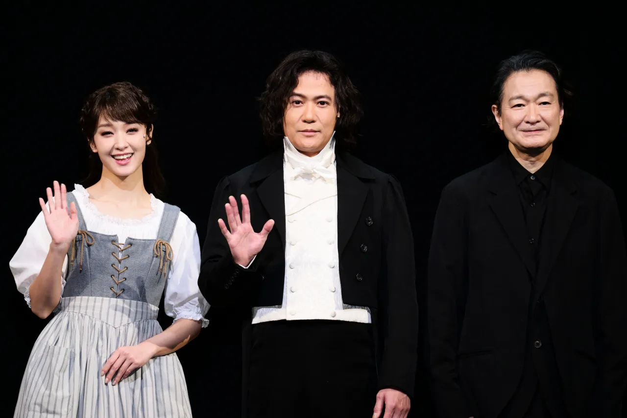 剛力彩芽、稲垣吾郎、白井晃(写真左から)