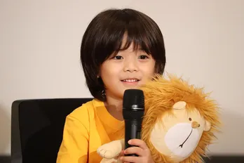 佐藤大空が“寅じい”のひげを奪い…モジャモジャサンタに 「キュートなサンタ」「寅じいサイコー」と反響<ライオンの隠れ家>