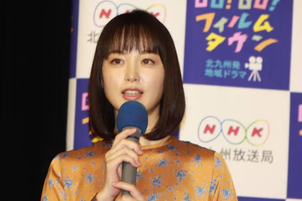 福岡生まれの朝倉あきは、劇中で福岡弁と博多弁を間違える“天然女子”を演じている