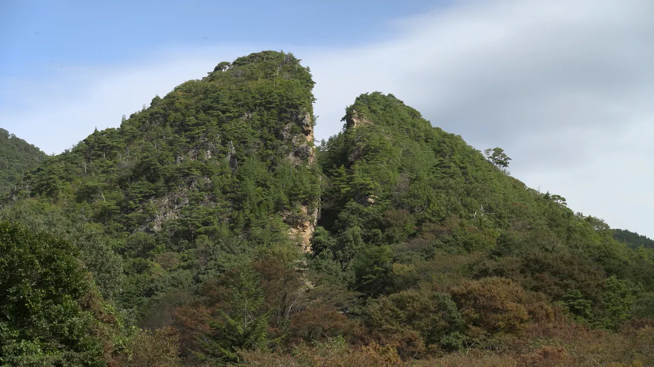 【写真】人々の情熱が山を割った…名跡「道遊の割戸」