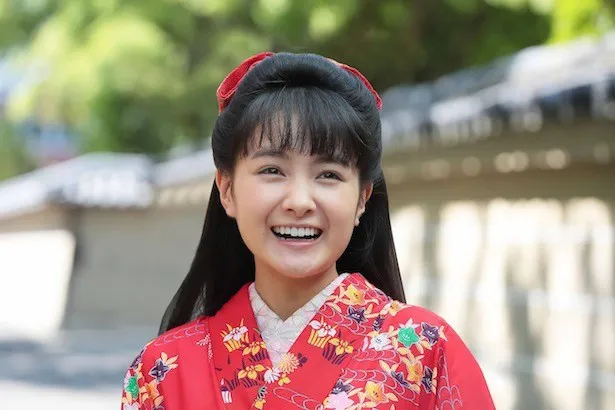 【写真を見る】葵わかなは日本中に笑いを広める夢を持つ藤岡てんを演じる