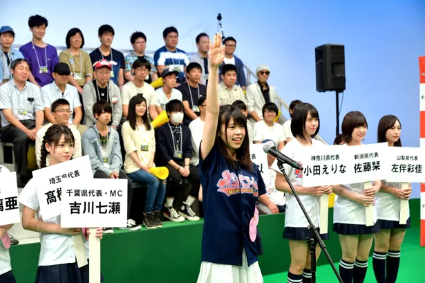 MCを務めるAKB48チーム8千葉県代表・吉川七瀬の選手宣誓で番組はスタート