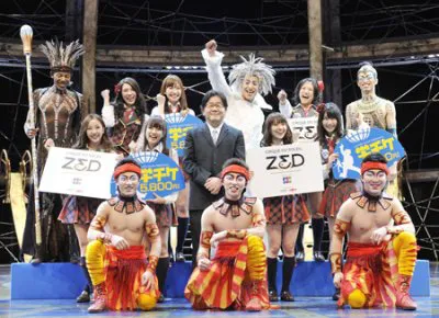 体験学習で「シルク・ドゥ・ソレイユ ZED（ゼッド）」の演目に挑戦したAKB48と秋元康