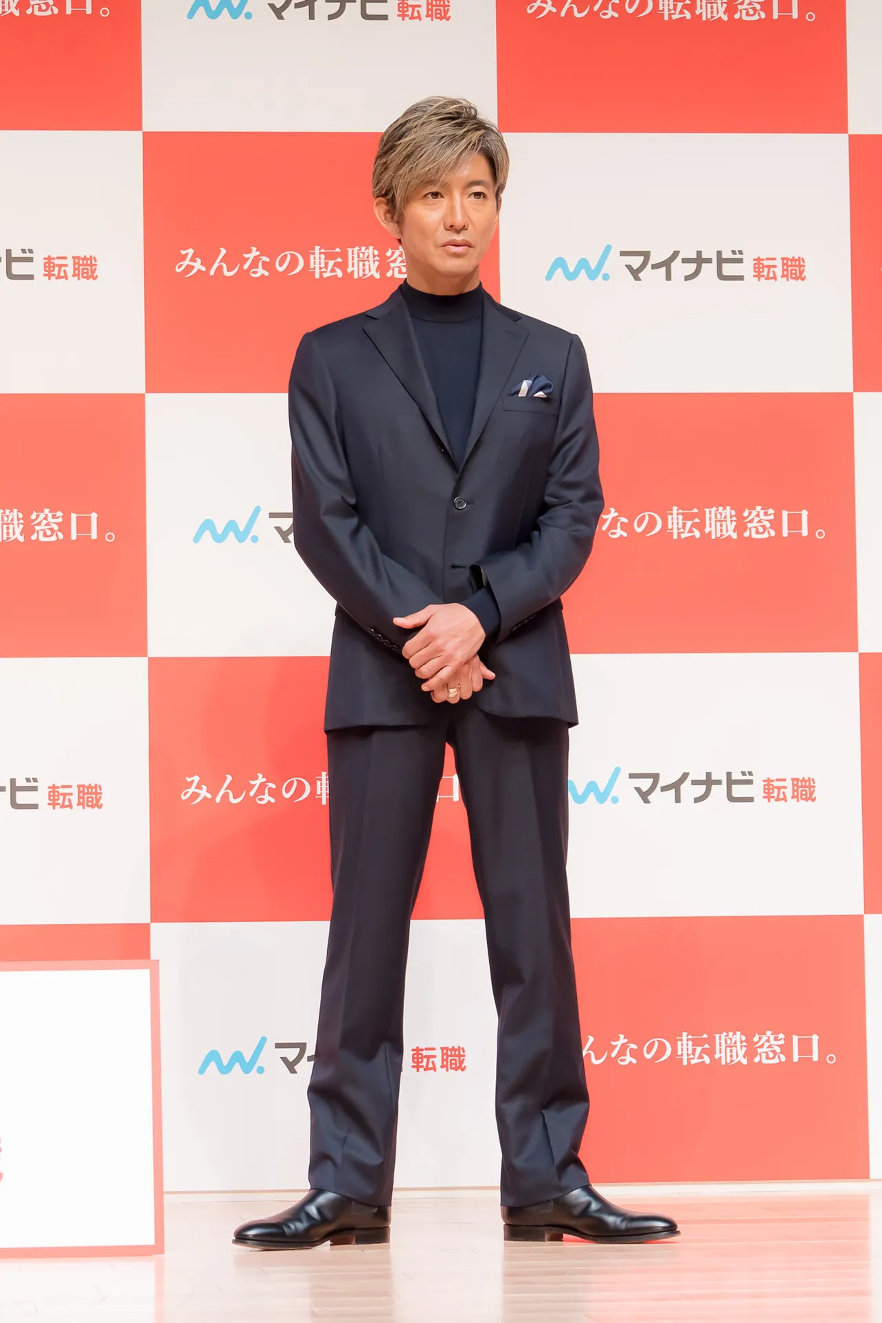 【写真】木村拓哉、ビシッとしたスーツ姿で登場