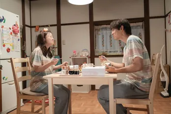 <明日のおむすび>橋本環奈“結”&佐野勇斗“翔也”、大阪のアパートで新婚生活を始める