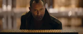 視聴者悲鳴『スター・ウォーズ』最新作で衝撃展開「ジュード・ロウが大嫌いになりそう」極悪非道な海賊ぶり見せる“ジョッド”に驚き