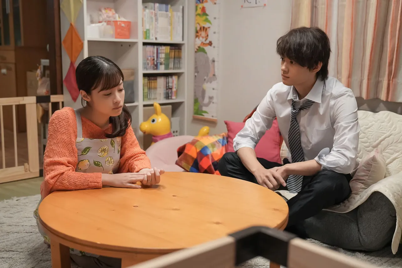 米田結(橋本環奈)と翔也(佐野勇斗)