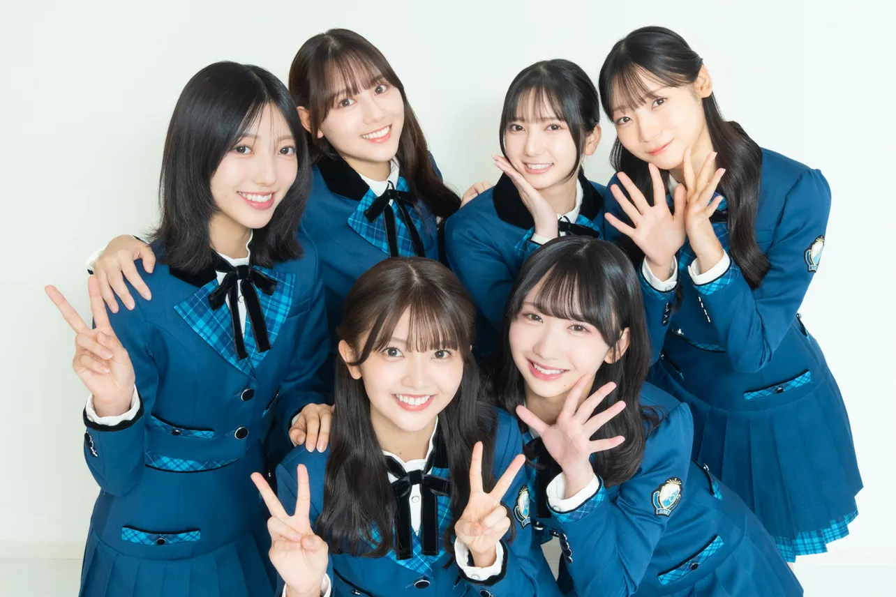 日向坂46の小西夏菜実、平岡海月、竹内希来里、宮地すみれ、藤嶌果歩、山下葉留花(写真左から時計回り)