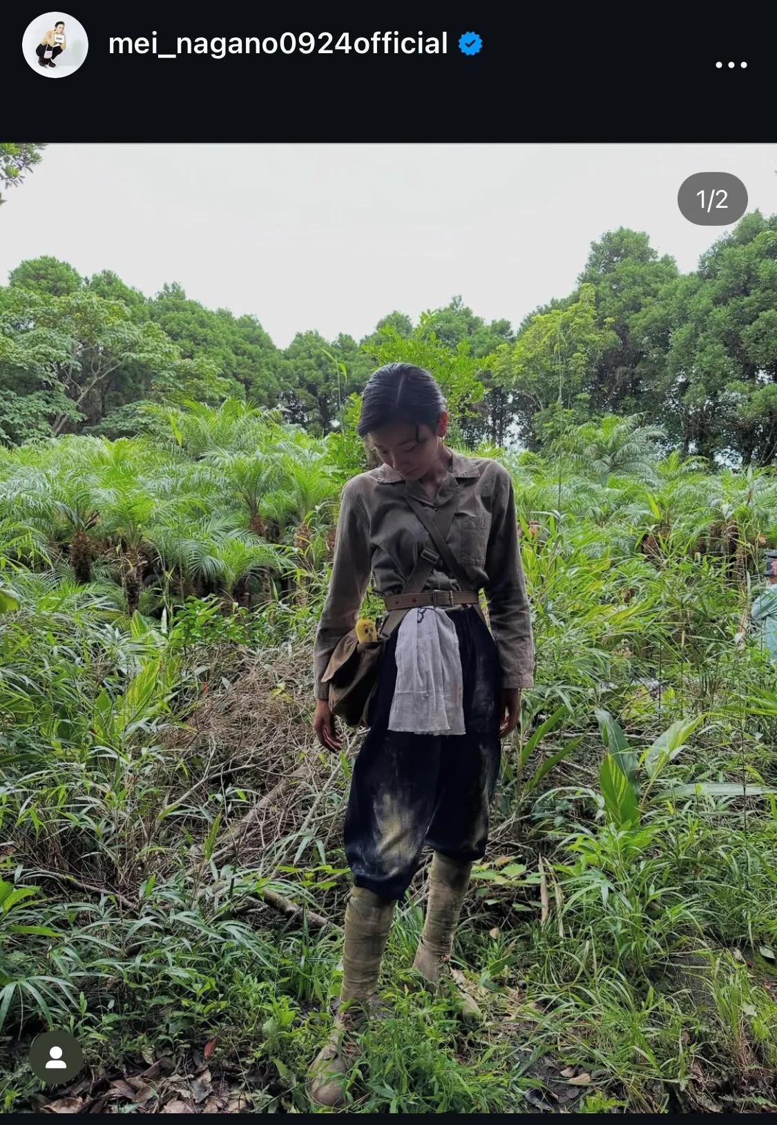 【写真】 永野芽郁が泥にまみれた兵隊服で、密林から出てくる一枚