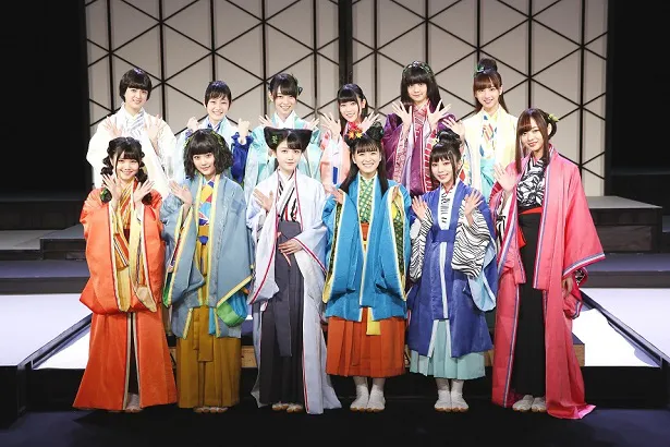 乃木坂46の3期生が勢ぞろいの舞台「見殺し姫」（10月6日より上演）。メンバーの衣装は各キャラクターに合わせたオリジナル仕様！