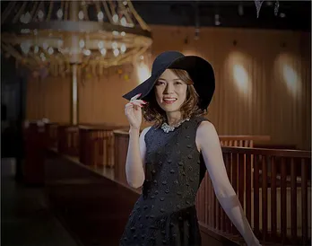 元宝塚の彩吹真央が華やかに聴かせる名曲&ミュージカルナンバー 2年半ぶりのコットンクラブライブ