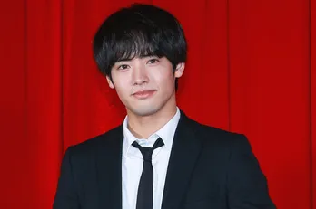 赤楚衛二、役作りの影響で日常生活でも“猫背”に「ビシッとするのがしんどくなりました」<相続探偵>